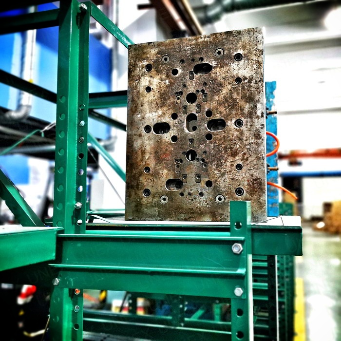 三立柱重型模具架產品圖